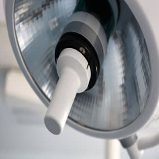 Chirurgen door slimme sensor geholpen die botdiepte meet 